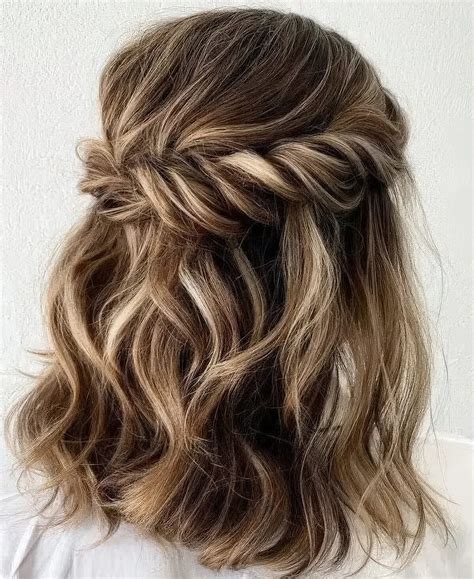 63 Medium Half Updos For Any Occasion - Styleoholic