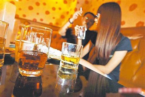 酒知识：国家陪酒员标准，一级陪酒员能喝60度白酒20斤(但查无对证)_中国啤酒网