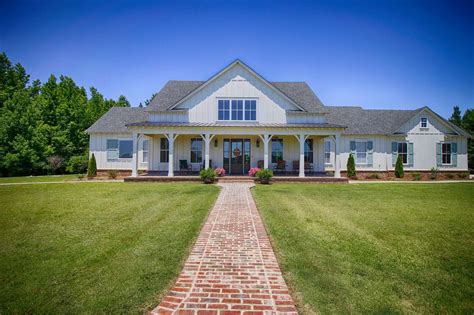 Hilltop Farmhouse - Perkins Heirloom Companies