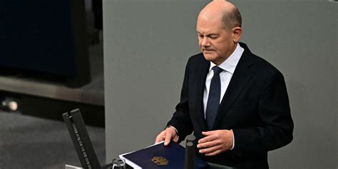 German Chancellor Olaf Scholz loses vote of confidence