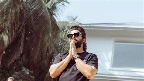 Allu Arjun Returns To Hyderabad As Fans Welcome With Dhols And ...