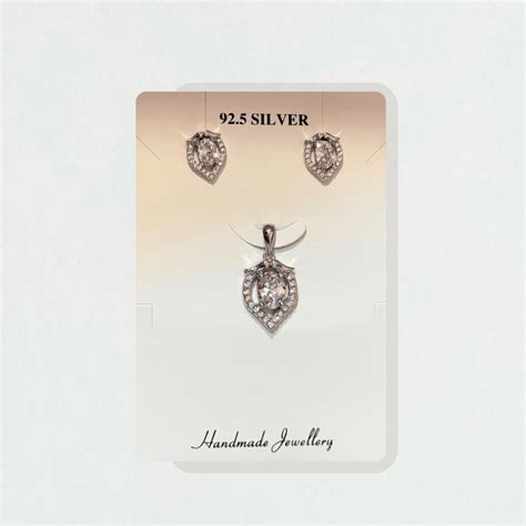 SILVER PENDANT SET – Aahaanamooguthi