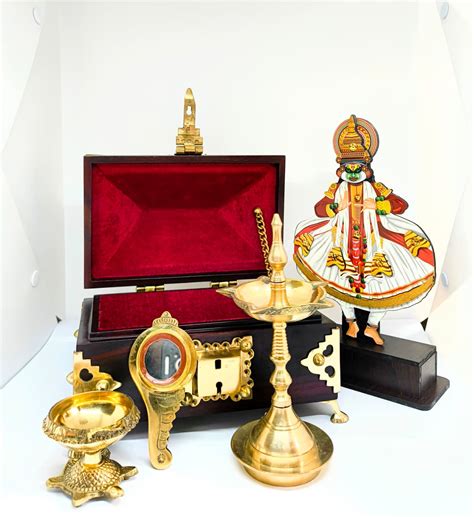 Kerala Onam Hamper – Kathakali stand, Kuber diya, Brass nilavilakku ...