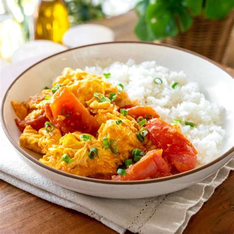 10-Minute Chinese Tomato Egg Stir Fry | Cookerru