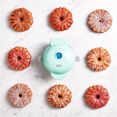 Mini Bundt & Mini Pie Maker Gift Set - Dash