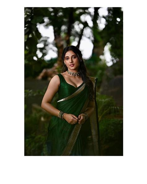 Ritika Nayak : గ్రీన్ పట్టుచీరలో మిరాయ్ భామ.. ఎంత క్యూట్ గా ఉందో..