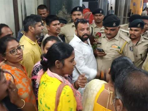 Nurse's misbehavior with women's lawsuit in Smeer, workers protest