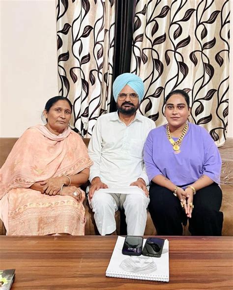 In Pics: Afsana Khan Meets Late Brother Sidhu Moose Wala's Father ...