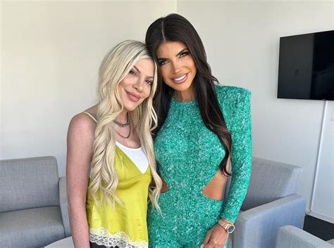 Tori Spelling & Teresa Giudice Begged To Stop Plastic Surgery: Photos