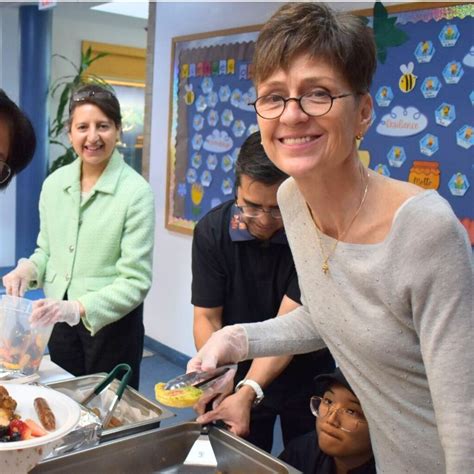 Lunch Service - Hawthorn School
