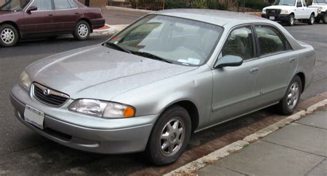 Pictures of Mazda 626 Hatchback (GD) 1987–92 (2048x1536)