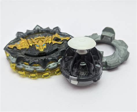 TAKARA TOMY Hazard Kerbeus [Black And Gold] Beyblade Burst – Red Eye Merch