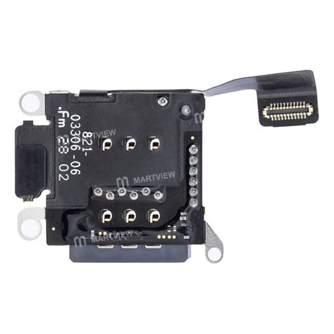 Fitting Sim Card in iPhone 13 的图像结果