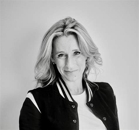 Emma Pears - Byte The Book