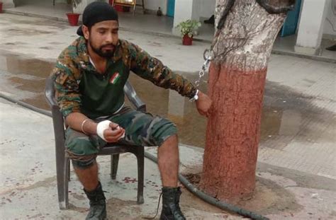 फौज में भर्ती युवक पर हुआ अमानवीय अत्याचार, वायरल तस्वीरों ने उड़ाए होश ...