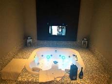 hotel roma vasca idromassaggio in suite con idromassaggio e cromoterapia e tv foto di the hotel roma vasca idromassaggio in suite con idromassaggio e cromoterapia e tv foto di the