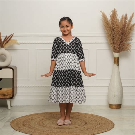 'Monochrome Fusion' Mom and Daughter Tiered Cotton Dresses – Fashiana