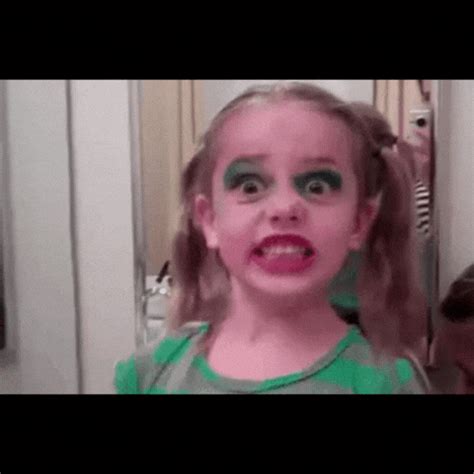 10 Eye Makeup Memes That Will Make You Laugh & Cry – Faces Canada