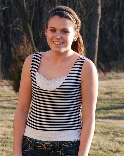 A DIY Guide on Making Shirts Longer: Refashion with Lace