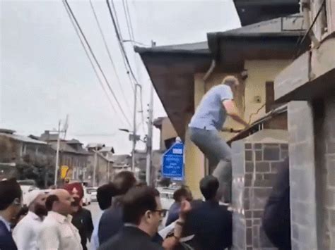 Omar Abdullah climbs cemetery wall, offers Fatiha