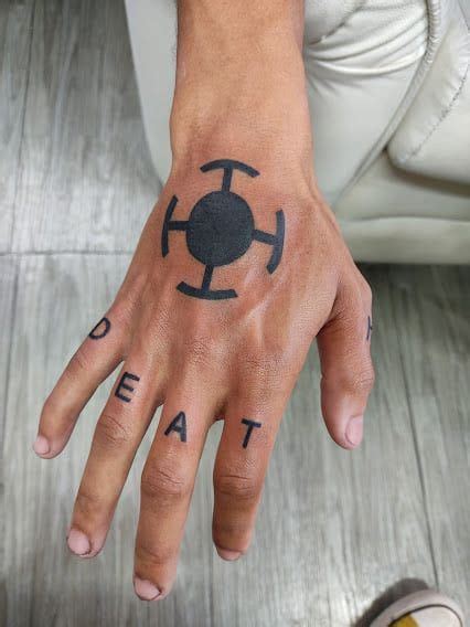 Law Finger Tattoos 的图像结果