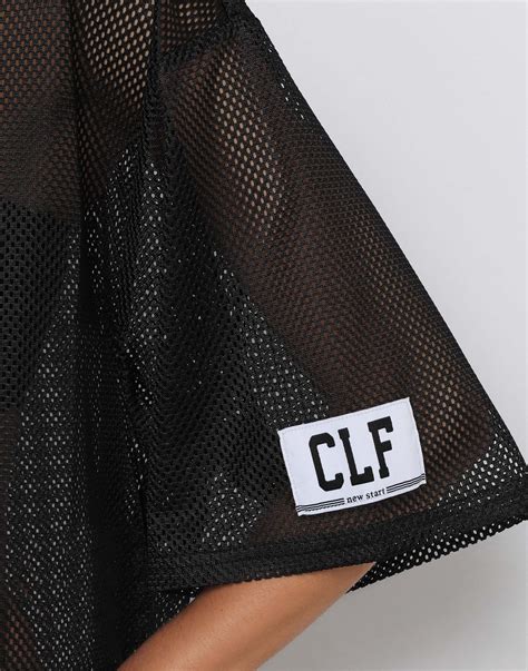 Чёрная укороченная футболка oversize из сетки с принтом GKT023237-3 ...