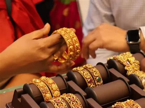 Gold Silver Rates: బంగారం ధరల్లో మార్పు... భారీగా తగ్గిన వెండి.. | Gold ...