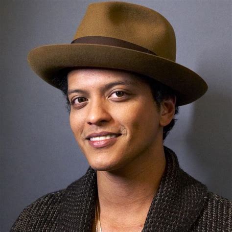 Bruno Mars Tall : How Tall Is Bruno Mars: See Celebs Towering Over the ...
