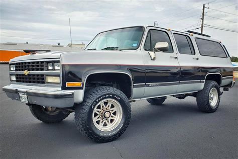1989 Chevrolet Suburban 2500 4x4 Camper SUV Looks Like a Weekend Warrior - autoevolution