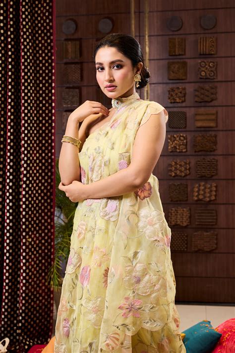 Aparnaa Sarees