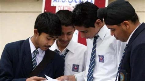 CBSE Board Exam 2024: सीबीएसई ने खत्म की बरसों की 'परंपरा', अब 10वीं ...
