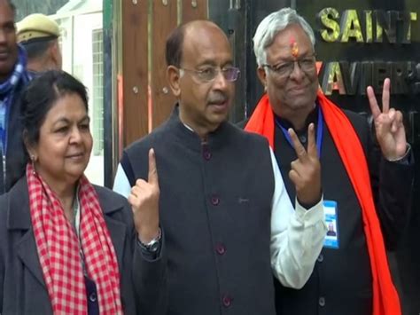 Vijay Goel, BJP candidate from Chandni Chowk seat exercise their franchise