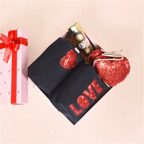 Love Heart Gift Hamper Set Of 4 Online - Premium Gift Hamper | Nestasia