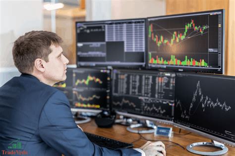 https://tradeveda.com/wp-content/uploads/2020/12/why-do-day-traders-have-multiple-screens-1024x683.png