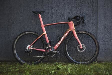 Miguel Induráin vuelve a ‘fichar’ por Pinarello y lo celebra con una ...