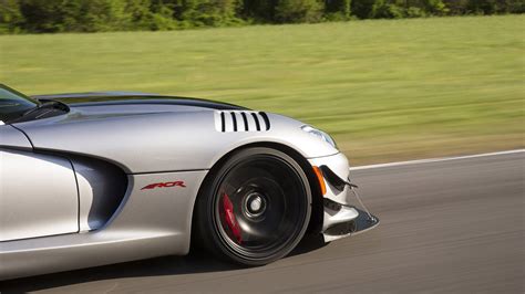 2016 Dodge Viper ACR sets 13 lap records, outmuscles P1 & 918 Spyder
