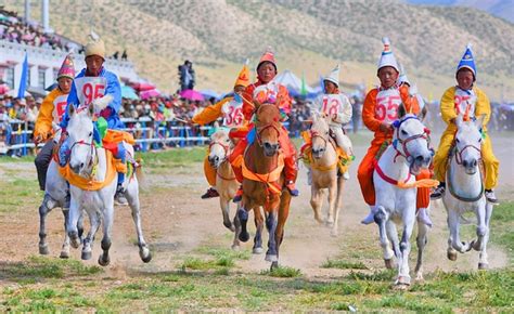 170余名选手角逐西藏那曲赛马节传统赛跑项目_西藏新闻_中国西藏网