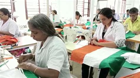 Three thousand tricolor flags are being prepared in Kannur in ...