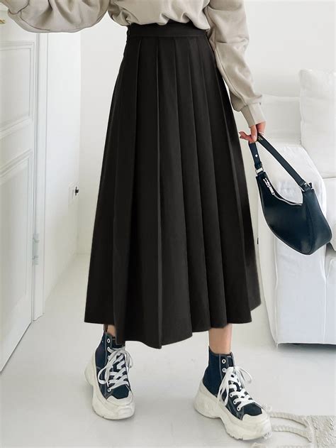 High Waist Fold Pleated Skirt | Black skirt outfits, Black skirt long ...