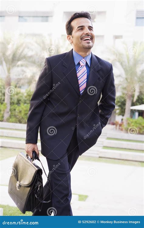 Businessman Walking 的图像结果