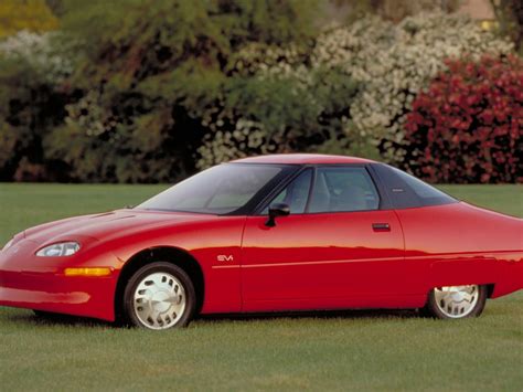 This little electric car made history. 25 years ago, GM stopped making ...