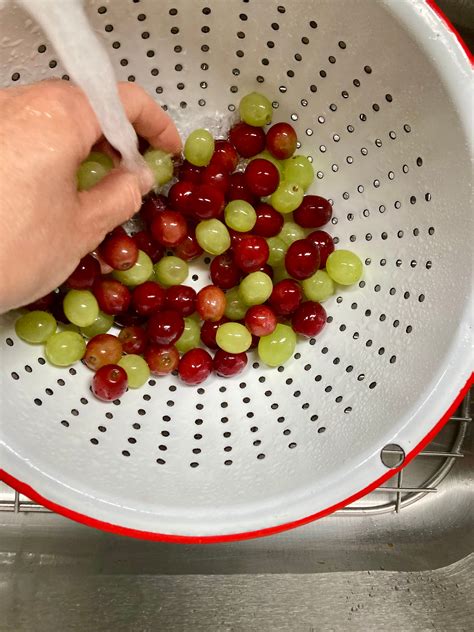 The Best Way To Wash Grapes For Perfectly Clean Snacks