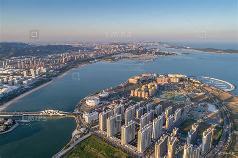 青岛市的黄岛区和城阳区哪个更繁荣些？