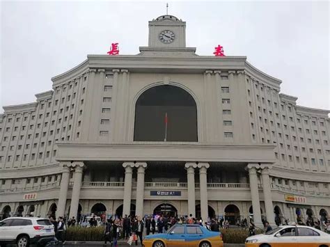 长春站，吉林省最大的车站和交通枢纽，至今已有113年历史之久_火车