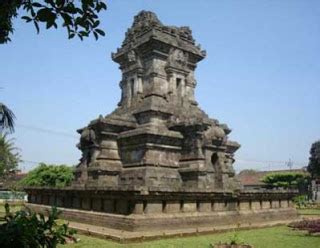 kerajaan hindu di indonesia mencapai puncak kejayaan pada masa kerajaan