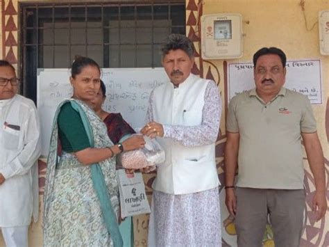 Distribution of nutrition kits to pregnant mothers | સગર્ભા માતાઓને ...