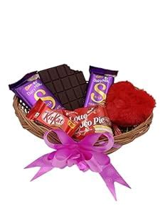 Yaayi Heart Shape Keychain in Wooden Kashmiri Baskets : Amazon.in ...