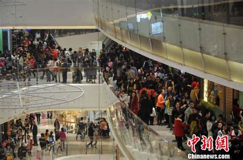 福州元旦假日经济红火大型购物广场内人流如潮_联商网
