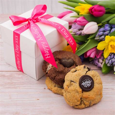 Mother's Day Classic Cookie Gift Box - 3 Delicious Cookies, Hearts and ...