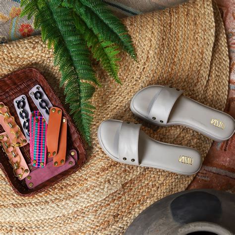 Kolas Grey Sliders - Flat Kolhapuris with Changeable straps – Tiesta Store